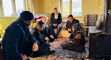 Kaymakam Akbulut, 6 Şubat depreminde hayatını kaybeden Çivrilli öğretmeninin ailesini ziyaret etti