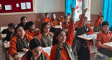 Kaymakam çocuklara bisiklet vadetti: Eğitimde kıyasıya yarış başladı