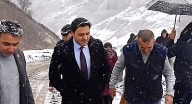 Kaymakamın kar anısı yürekleri ısıttı
