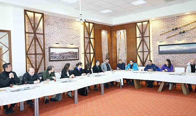 Kayseri Kent Konseyi'nden Erciyes'in zirvesinde 'gastronomi' toplantısı