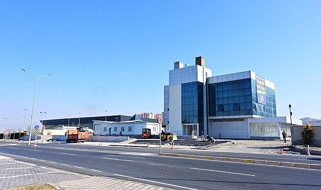Kayseri OSB, sağlık merkezi yanına 2 eczane yapımı için kolları sıvadı
