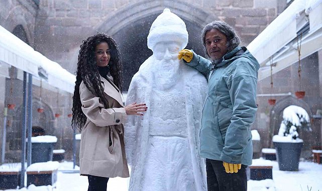 Kayseri'de kar, sanatçıların ellerinde Mimar Sinan'a dönüştü