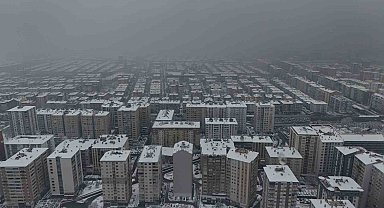 Kayseri'ye lapa lapa kar yağdı