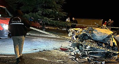 Kazada hurdaya dönen otomobilin sürücüsü hayatını kaybetti