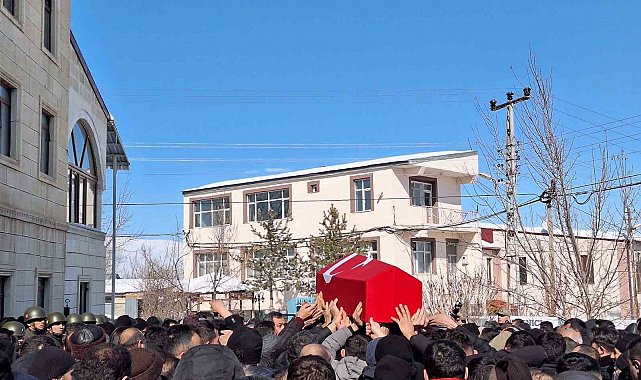 Kazada vefat eden asker toprağa verildi