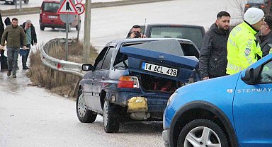 Kazazedeye yardım etmek istedi, kendisi de kazaya karıştı