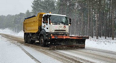 Kazdağları'nda kar yağışı ulaşımı olumsuz etkiliyor
