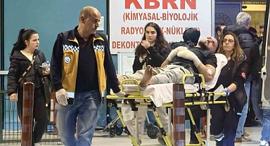 Kediden korkarak camın üzerine düşen genç yaralandı