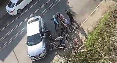 Kendisini bıçaklayan eski kocasını mahallelinin elinden aldı: "O benim çocuklarımın babası"