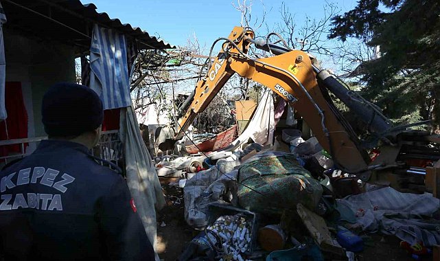 Kepez'de çöp ev temizliği
