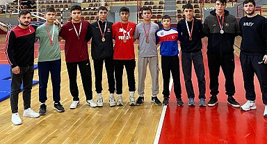 Kepez'in pehlivanlarına 3 altın