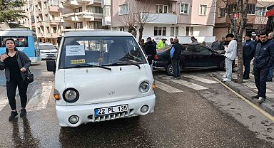 Keşan'da aydınlatma direğine çarpan otomobilin sürücüsü yaralandı