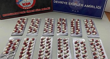 Keşan'da polisin durdurduğu şüphelinin elindeki poşette 163 adet sentetik ecza çıktı