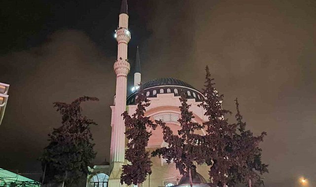 Kilisliler Berat Kandili'nde camilere akın etti