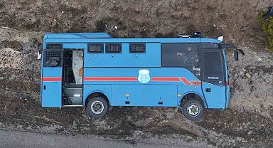 Kırıkkale'de cezaevi ring aracı devrildi: 7'si jandarma personeli 9 yaralı