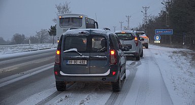 Kırklareli'nde kar yağışı etkili oluyor