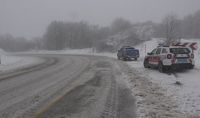 Kırklareli'nin yüksek kesimlerinde kar yağışı etkili oluyor