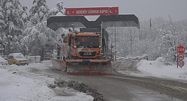 Kırklareli'nin yüksek kesimlerinde kar yağışı etkisini sürdürüyor