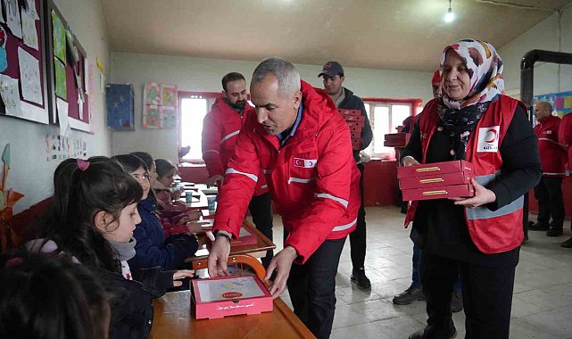 Kızılay'dan köy çocuklarına sıcak dokunuş