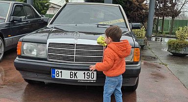 Klasik otomobil tutkunlarını sağanak bile engelleyemedi