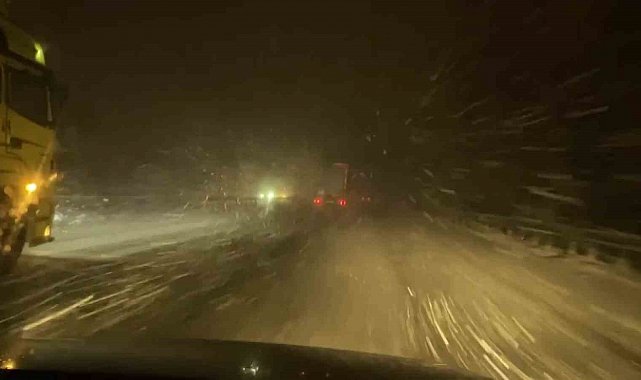 Kocaeli'de kar fırtınasında göz gözü görmedi