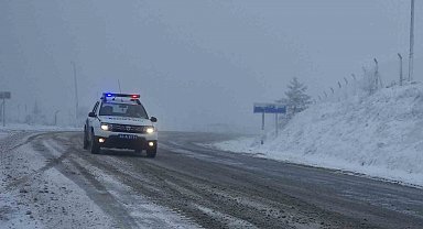 Kocayayla Geçidi'nde kar ve tipi ulaşımı olumsuz etkiledi