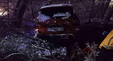 Kontrolden çıkan otomobil şarampole yuvarlandı: 1'i ağır 5 yaralı