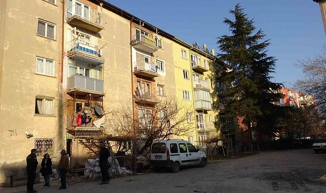 Konya'da 5 katlı apartman çökme riskine karşı boşaltıldı