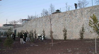 Konya'da seyir tepesinde fotoğraf çekmek isterken düşen 2 kişi yaralandı