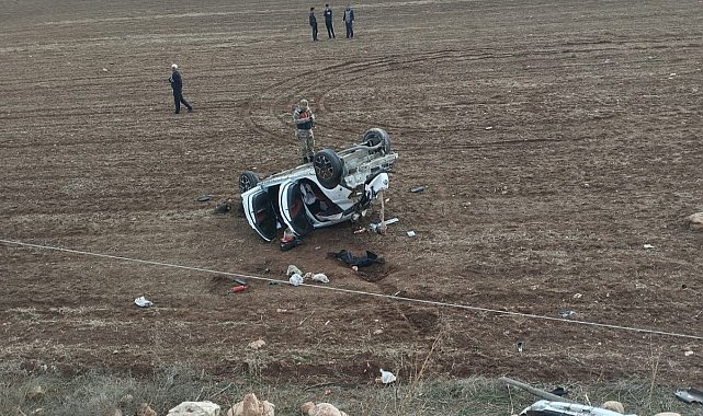 Köpeğe çarpmamak için manevra yapan otomobil takla attı: 3 yaralı