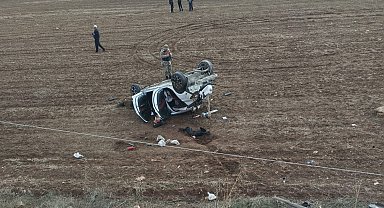 Köpeğe çarpmamak için manevra yapan otomobil takla attı: 3 yaralı