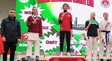 Körfezli karateciler Bursa'dan 9 madalyayla döndü