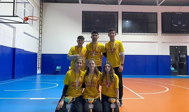 Köyceğiz Naip Hüseyin Anadolu Lisesi Floor Curling Kız Takımı il birincisi