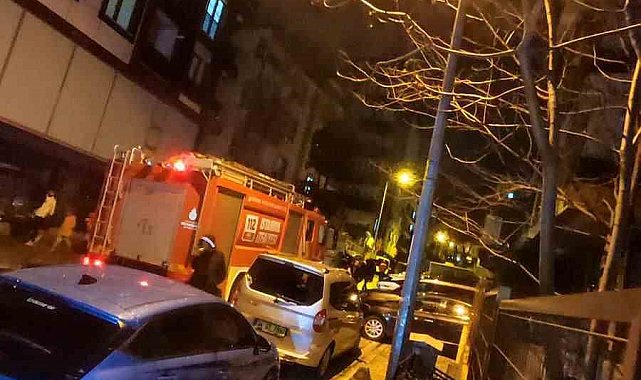 Küçükçekmece'de binadan çatlama sesi geldi, vatandaşlar tahliye edildi