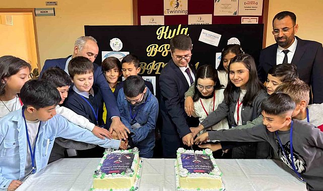 Kula'da küçük yazarlar büyük bir eseri hayata geçirdi