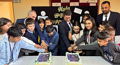 Kula'da küçük yazarlar büyük bir eseri hayata geçirdi