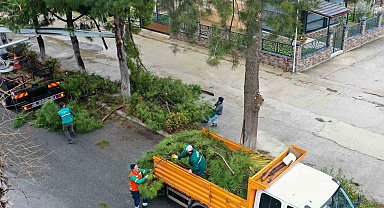Kuşadası'nda hizmet ve temizlik seferberliğinin adresi bu kez Kadıkalesi oldu