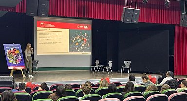 Kuşadası'nda öğrenciler 'deniz çöpleri' konusunda bilgilendirildi