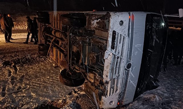 Kütahya'da işçi servisi kaza yaptı: 3 yaralı