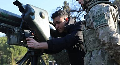 Lise öğrencileri "Mehmetçikle Bir Gün" etkinliğinde komando birliğini ziyaret etti