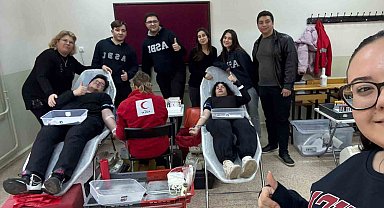 Liseli gençler kan bağışına dikkat çekti