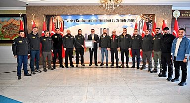 Macera Offroad ekibi Vali Çiftçi'yi ziyaret etti