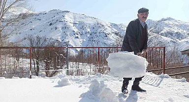 Malatya'da kar kalınlığı 1 metreyi geçti, zorlu mücadele dronla görüntülendi