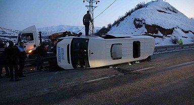 Malatya'da kontrolden çıkan minibüs devrildi: 11 yaralı