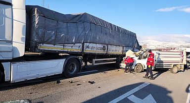 Malatya'da tır ile kamyonet çarpıştı: 1 ölü, 1 yaralı