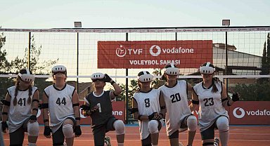 Malatyalı genç voleybolcular ve milli voleybolcular Vodafone 5.5G ile aynı sahada buluştu