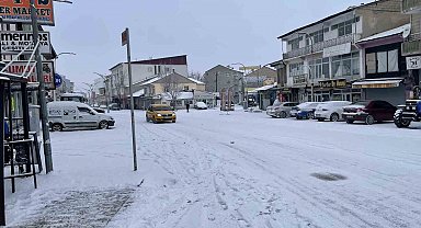 Malazgirt'te kar yağışı: Okullar tatil edildi