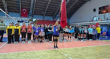 Manisa'da Okul Sporları Voleybol Grup Müsabakaları başladı