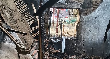 Manisa'da yangın bir evi kül etti