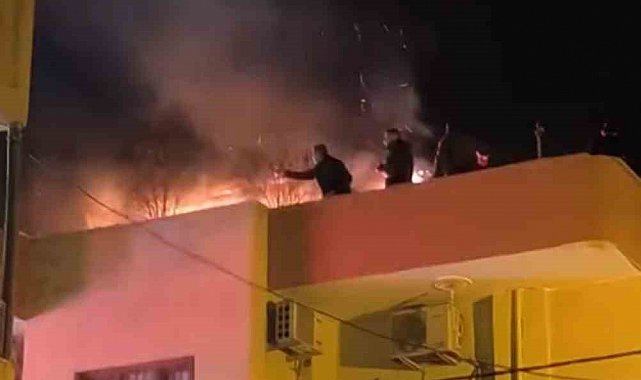 Mardin'de bina terasında yangın: Apartman sakinleri tahliye edildi